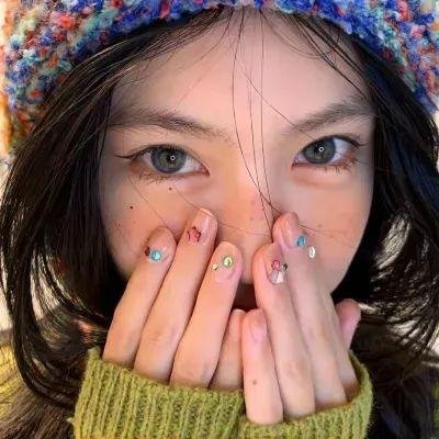 她来到我身边